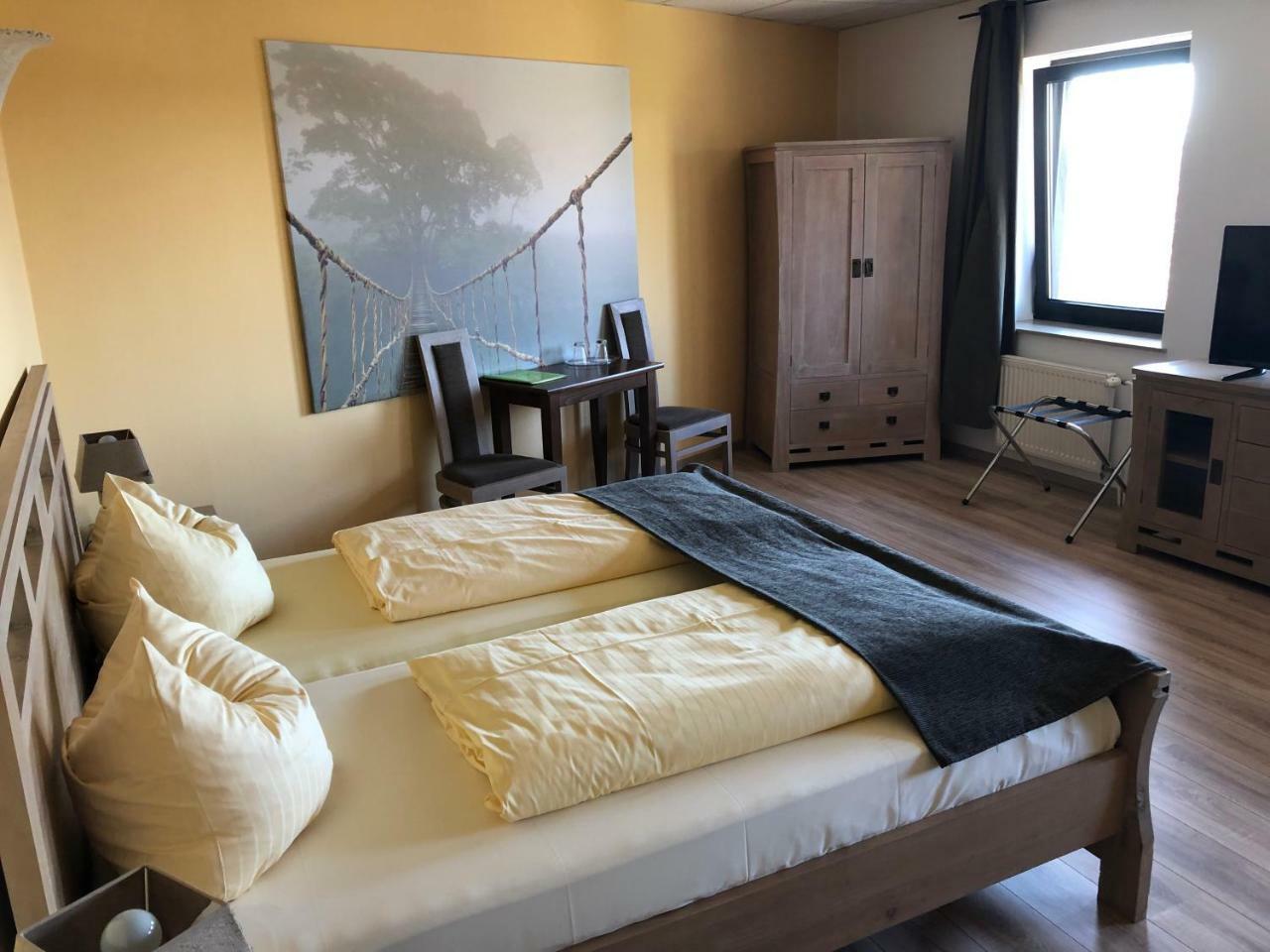 Hotel Rabenstein Raben Steinfeld Экстерьер фото
